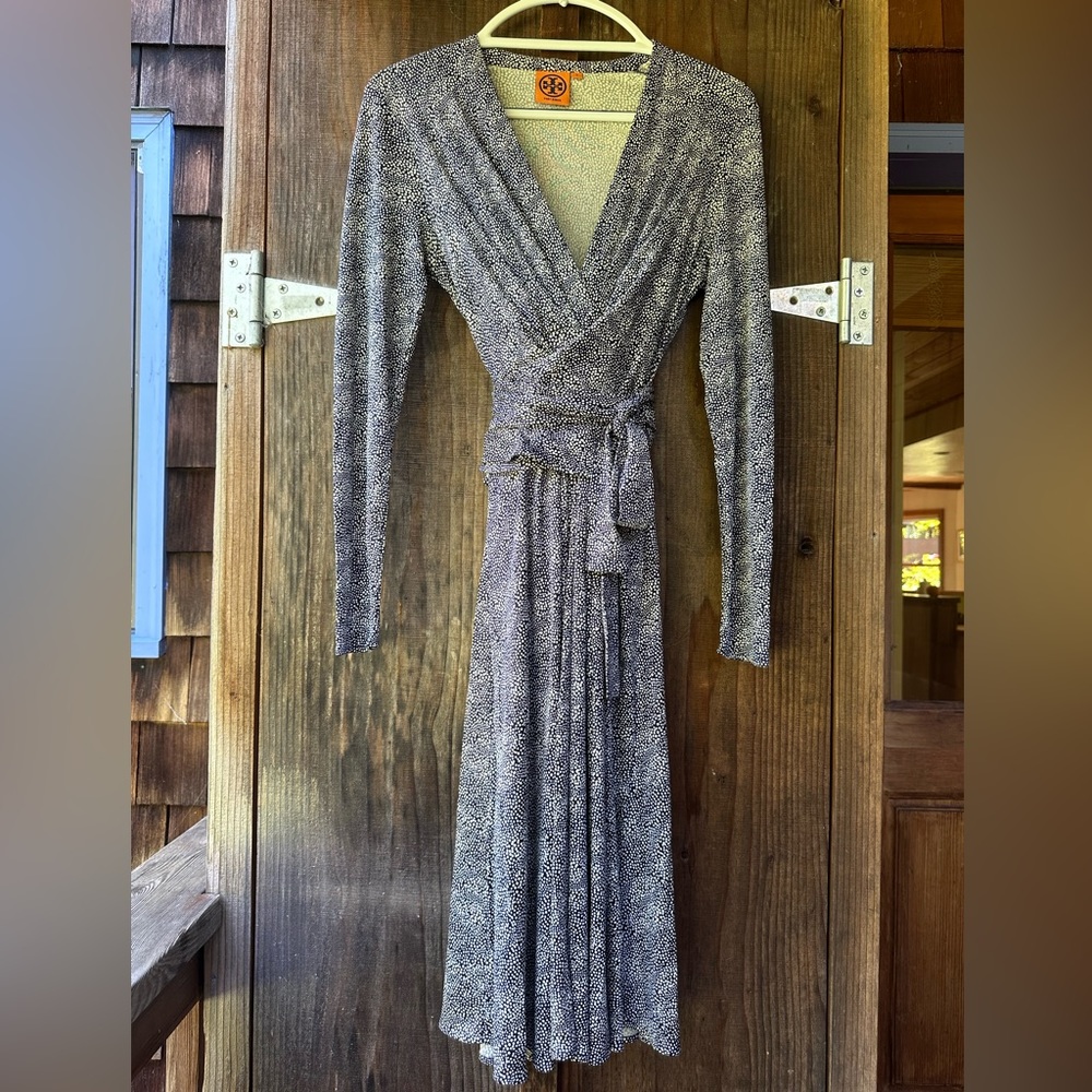 Tory Burch Wrap Dress - Very Flattering, Sexy Fit Fabric & Drap…. Never worn